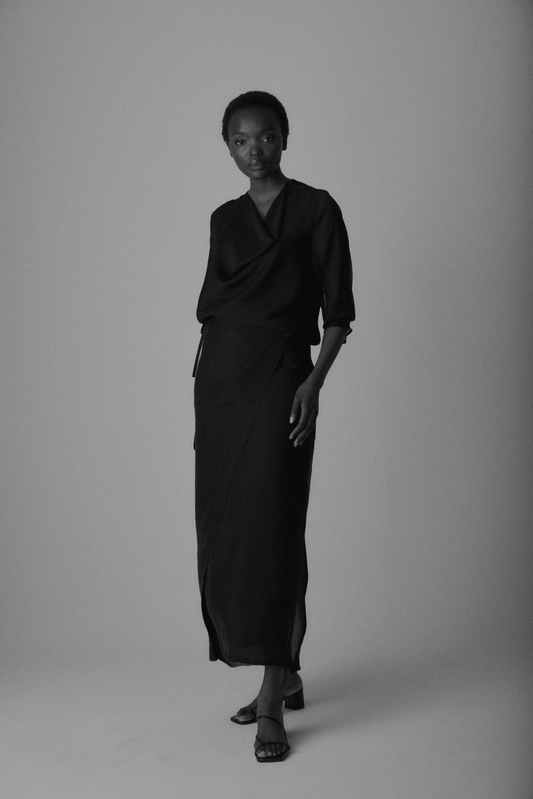 Blusa HELIANE Negro Magnético - BIMANI